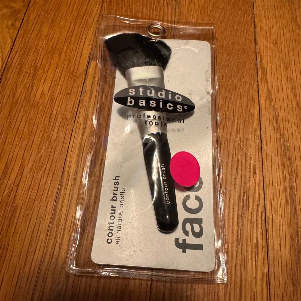$3 BUNDLE ITEM NWT Studio Basics Contour Brush All Natural Bristle 2159 Black